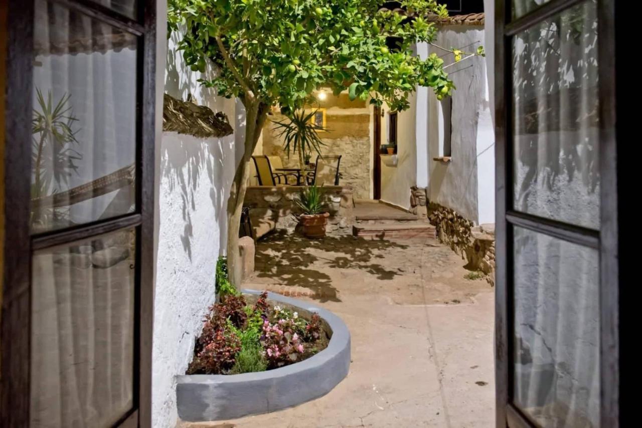 La * Medina de las Torres